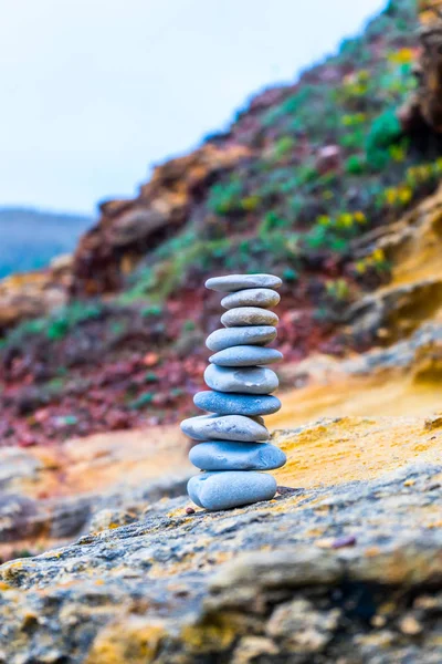 Thin Stones Stapled Top Each Other Creating Zen Figure Background — Stock Photo, Image