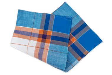 Dişli ve çizgili desenli katlanmış erkek mendili, beyaz arka planda izole edilmiş..