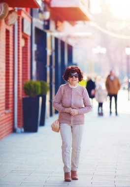 güzel, moda Olgun kadın (80 yaşında) w portresi