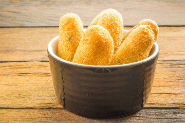 morina börek veya morina kek, Portekiz'de bir geleneksel meze beyaz arka plan üzerinde