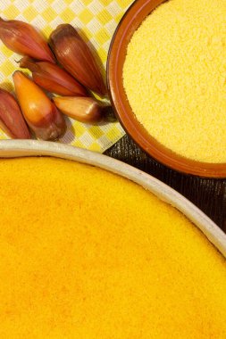 Masada mısır keki ve tipik Brezilya Junina yemeği.