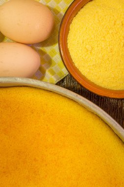 Masada mısır keki ve tipik Brezilya Junina yemeği.