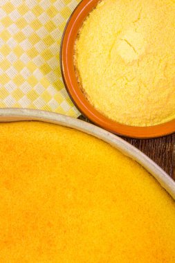 Masada mısır keki ve tipik Brezilya Junina yemeği.