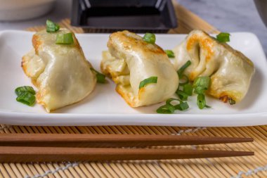 Gyoza geleneksel Asya mutfağıdır. Sığır etli makarna, domuz eti ya da sebze.. 