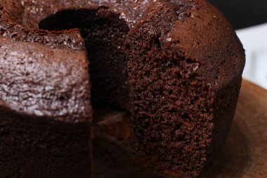 Ev yapımı kırsal çikolatalı pasta. Üst görünüm