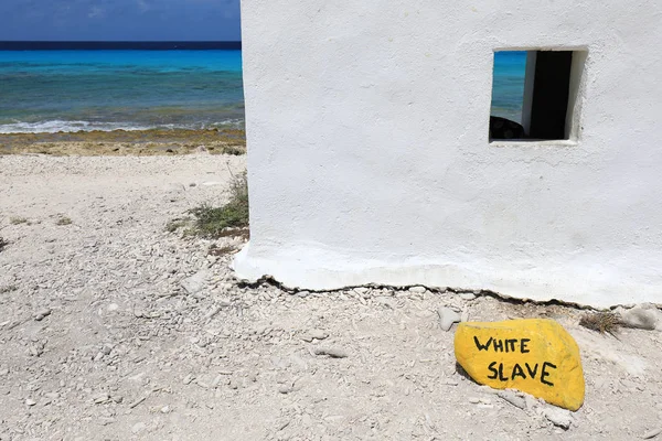 Biała chata niewolników na wyspie Bonaire — Zdjęcie stockowe