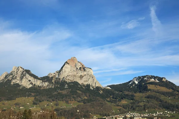 Mythen Bergen Och Rothenfluh Ovanför Staden Schwyz Schweiz — Stockfoto