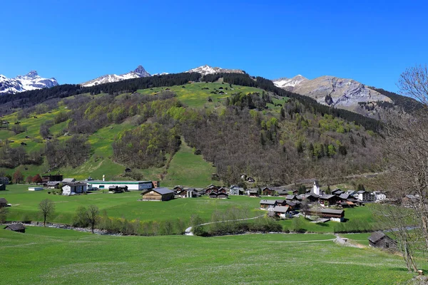 Vista Pueblo Elm Fuente Agua Mineral Glarus Suiza — Foto de Stock