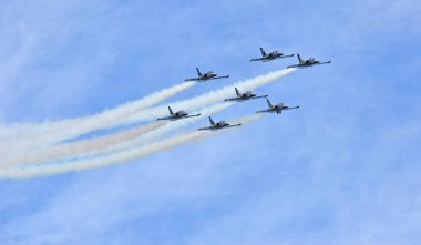 Sion, İsviçre - 15 Eylül 2017: Breitling hava gösterisi