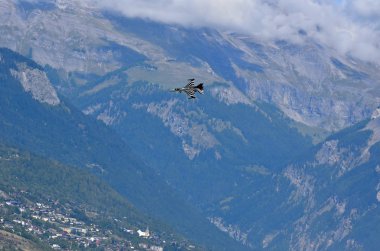 Sion, İsviçre - 15 Eylül 2017: Breitling Jet takım Breitling hava gösterisi