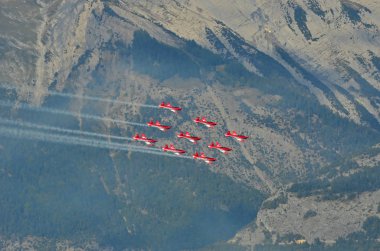 Sion, İsviçre - 15 Eylül 2017: Breitling Jet takım Breitling hava gösterisi
