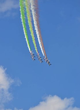 Sion, İsviçre - 15 Eylül 2017: Breitling Jet takım Breitling hava gösterisi
