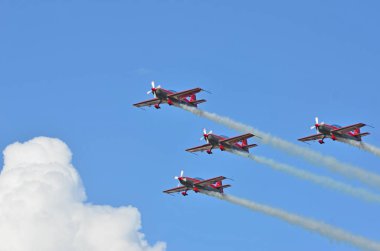 Sion, İsviçre - 15 Eylül 2017: Breitling Jet takım Breitling hava gösterisi