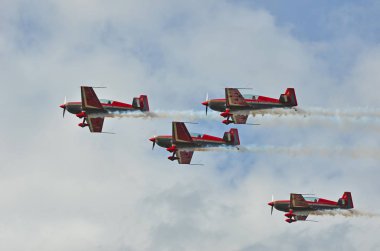 Sion, İsviçre - 15 Eylül 2017: Breitling Jet takım Breitling hava gösterisi