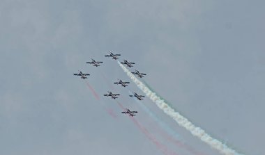 Sion, İsviçre - 15 Eylül 2017: Breitling Jet takım Breitling hava gösterisi