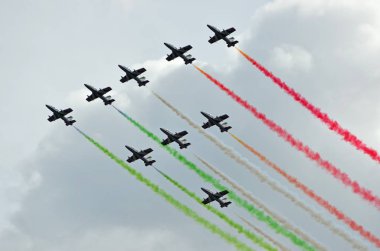 Sion, İsviçre - 15 Eylül 2017: Breitling Jet takım Breitling hava gösterisi
