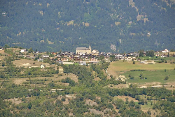 Mountain Village Lens Valais Cantão Suíça Empoleirado Cume — Fotografia de Stock