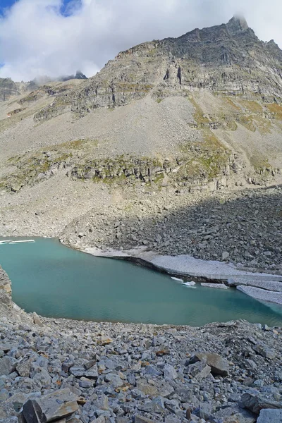 Lago Glaciar Montañas Con Losas Hielo Rotas Mientras Clima Calienta — Foto de Stock