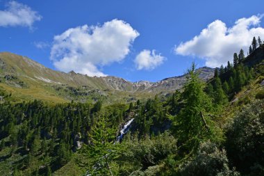 Vallon, Rechy Sierre kasaba yukarıda Güney İsviçre Alpleri'nde Roc dorzival mesafe ile