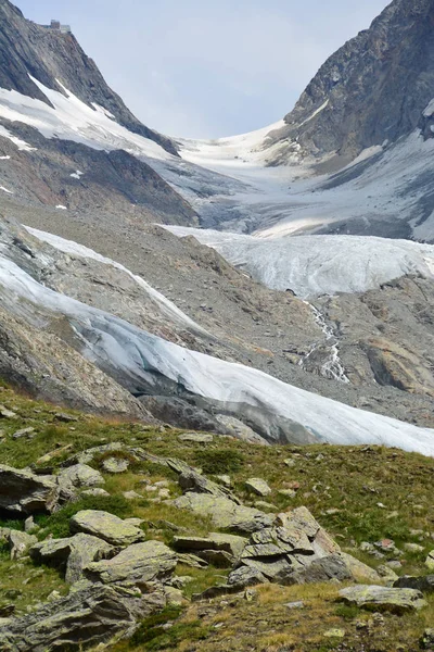 Lotschenlucke Pass Con Hollandia Hut Suiza — Foto de Stock