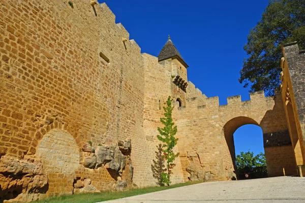 Wejście Starego Ufortyfikowany Zamek Montfort Rzeki Dordogne Francji — Zdjęcie stockowe