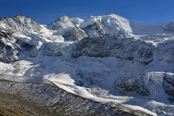 Schalihorn 和 Zinalrothorn — 图库照片