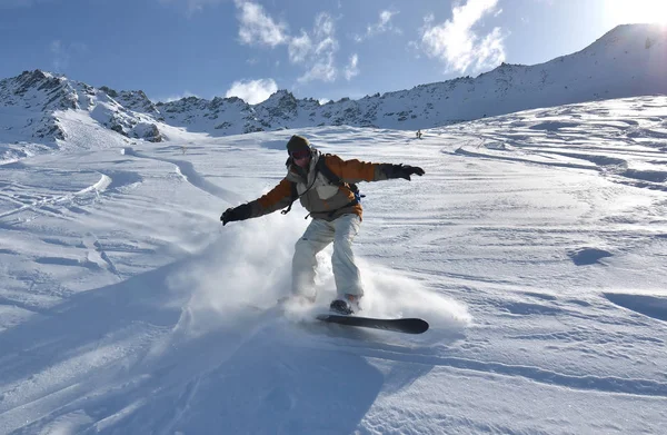Snowboarder in neve fresca — Foto Stock