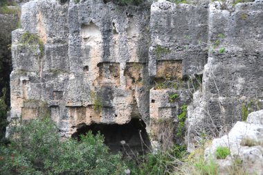 Sicilya, Syracuse 'daki Antik Yunanlıların aşırı gelişmiş Grotticelli Mezarlığı. Arşimet 'in gömülmesi gereken mezarlık.