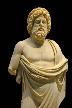 M.Ö. 1. yüzyıldan kalma antik Roma Tıp Tanrısı Asclepius 'un (Latince Aesclepius) heykeli. Antik Yunan orijinalinden kopyalanmış