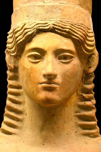 Ancient Greek Sculpture Woman Head Long Wavy Hair Piercing Gaze — Stock Photo, Image