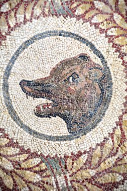 Sicilya 'daki Villa Romana del Casale' den canlı renklerle idam edilen Antik Roma Mozaiği