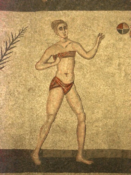 Antico Mosaico Romano Una Ragazza Bikini Che Gioca Palla Dalla — Foto Stock