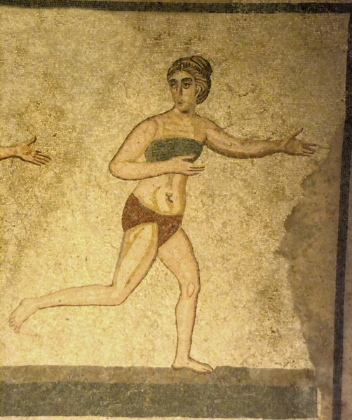 Ancient Roman Mosaic Slim Girl Blonde Hair Bikini Running Relay — Stock Photo, Image