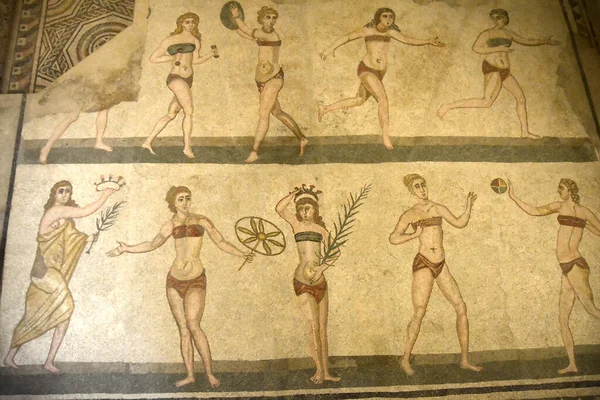 Vista Completa Das Meninas Famosas Biquínis Antigo Mosaico Romano Lista — Fotografia de Stock