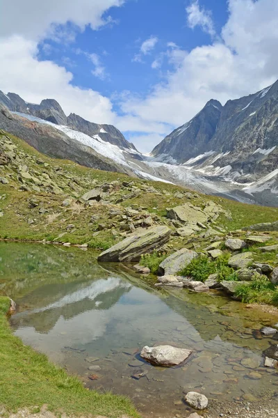 Lotschenlucke Pas Met Daarboven Hollandia Hut Voorgrond Het Zwembad Van — Stockfoto