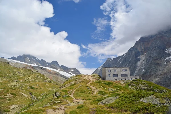 Refuge Moderne Montagne Annenhutte Tête Lotschtal Dans Les Alpes Suisses — Photo