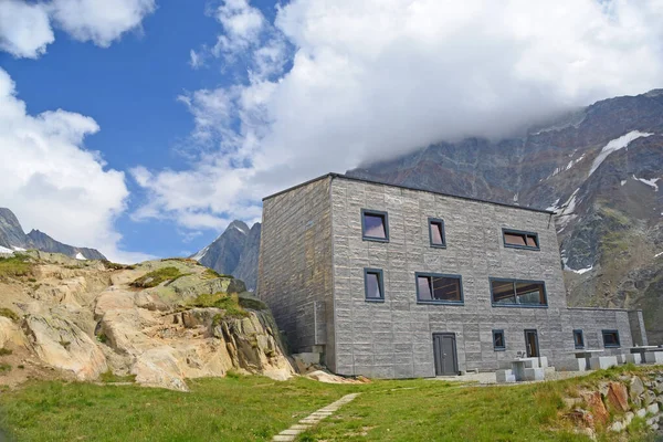 Modern Annenhutte Mountain Refuge Head Lotschtal Swiss Bernese Alps — Stock Photo, Image