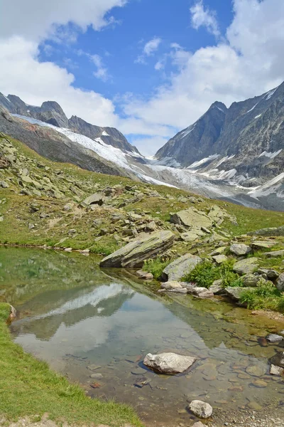 Die Lotschenlucke Mit Der Hollandiahütte Darüber Vordergrund Das Annensee Freibad — Stockfoto