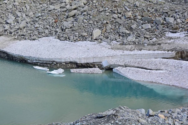 Slabs Ice Broken Glacier Glacial Lake Mountains Climate Warms — Stock Photo, Image