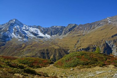 Pigne de la Le ve Aiguilles de la Le, Güney İsviçre Alplerinde, Zinal 'in üzerindeki Val d' Anniviers 'de.
