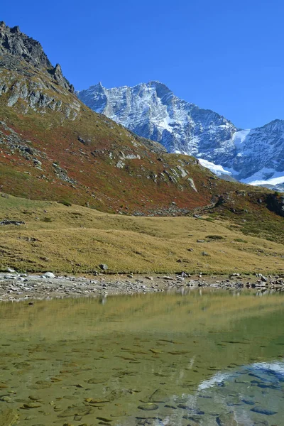 Lago Arpitetta Con Weisshorn Fondo Los Alpes Suizos Del Sur — Foto de Stock