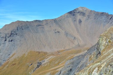 Güney İsviçre Alplerindeki Val d 'Anniviers' de Zinal 'in üstündeki Garde de de Bordon.