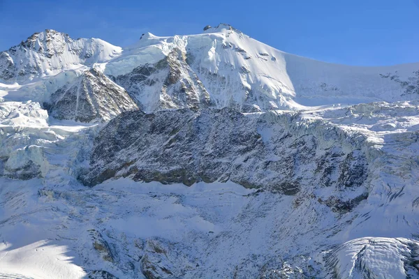 ピークの壮大なアセンブリ 左から 南スイスアルプスのヴァル ダンニヴィエのポイント ムーミング 北と南 とジナルロソーン — ストック写真