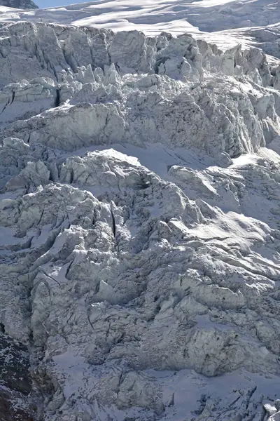 Uma Queda Gelo Uma Geleira Nas Montanhas — Fotografia de Stock