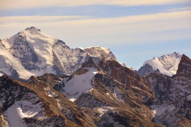 Zermatt ve Saas Ücreti arasındaki Güney İsviçre Alplerindeki Taschhorn..