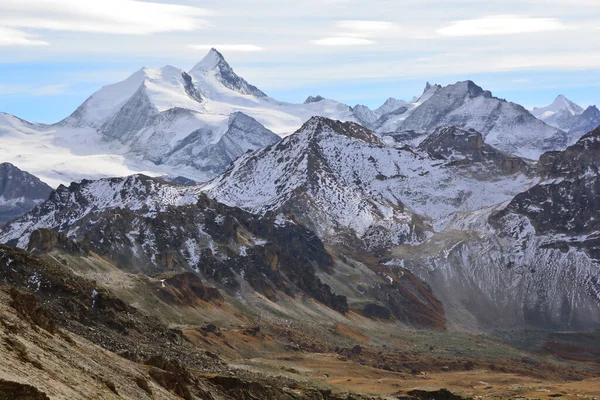 Панорама Бишорна Слева Вайсхорна Южных Швейцарских Альпах Между Цинналом Церматтом — стоковое фото
