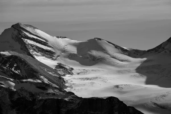 Monocromo Brunegghorn Sobre Glaciar Brunegg Los Alpes Suizos Meridionales Entre —  Fotos de Stock