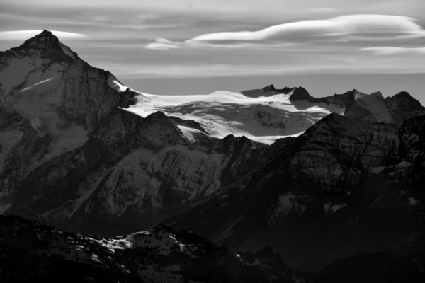 Monocromático Dent Blanche Nos Alpes Suíços Sul Entre Acima Zinal — Fotografia de Stock