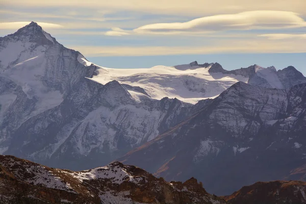 Dent Blanche Los Alpes Suizos Del Sur Entre Por Encima —  Fotos de Stock