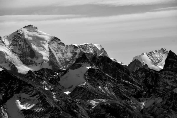 Zermatt Saas Ücreti Arasında Sviçre Nin Güneyindeki Taschhorn Monokromu — Stok fotoğraf